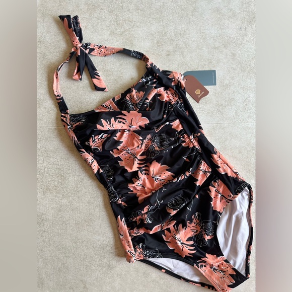 NWT Smismivo Tummy Control Swimwear Halter
One Piece - Size M - Picture 2 of 5